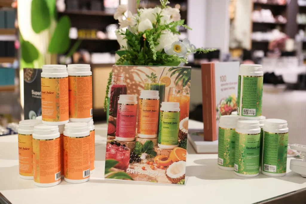 Udvalg af kosttilskud og instant juice fra Green Goddess i Namiso butikken i Shoppen.