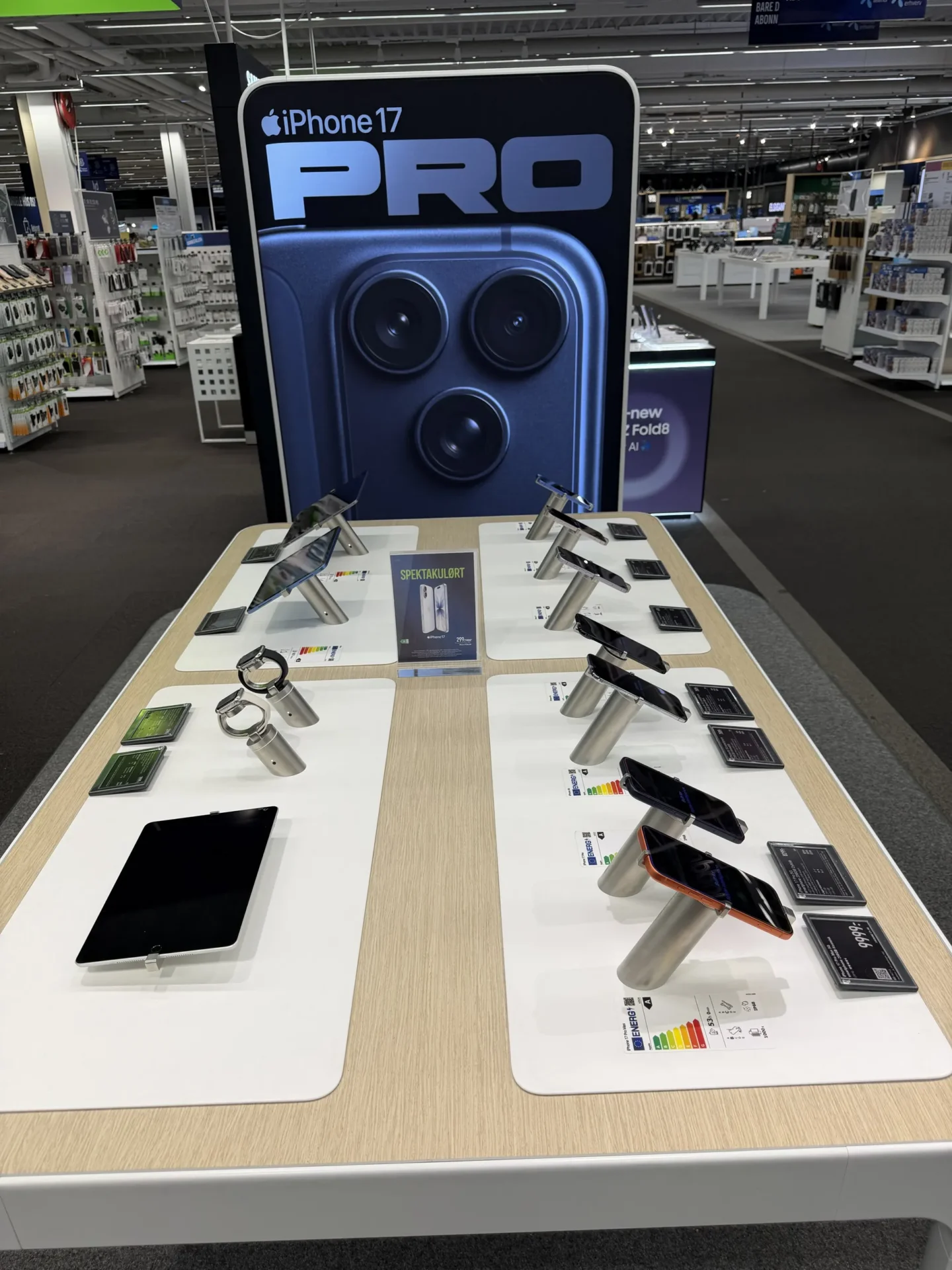 Apple-udstilling hos Elgiganten Aalborg